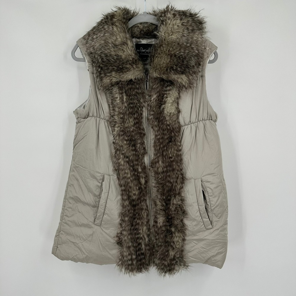 Womens Quiet Luxury Puffer Vest Size L Faux Fur Trim Cozy Chalet Apres Ski Layer